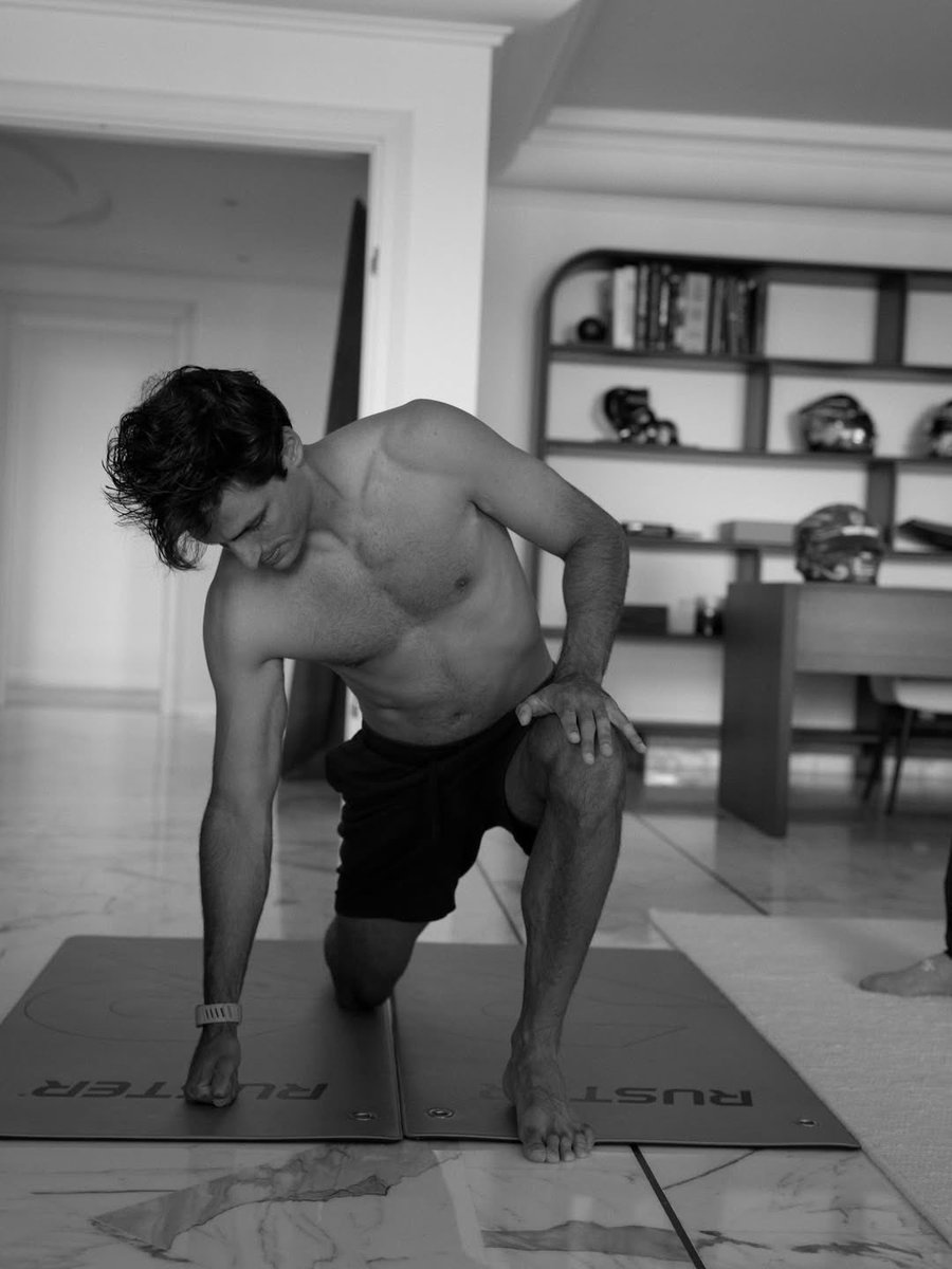 sainznificant's tweet photo. Every post by Carlos Sainz is: the more you scroll, the more shirtless Carlos you see https://t.co/q13QnFXr2x