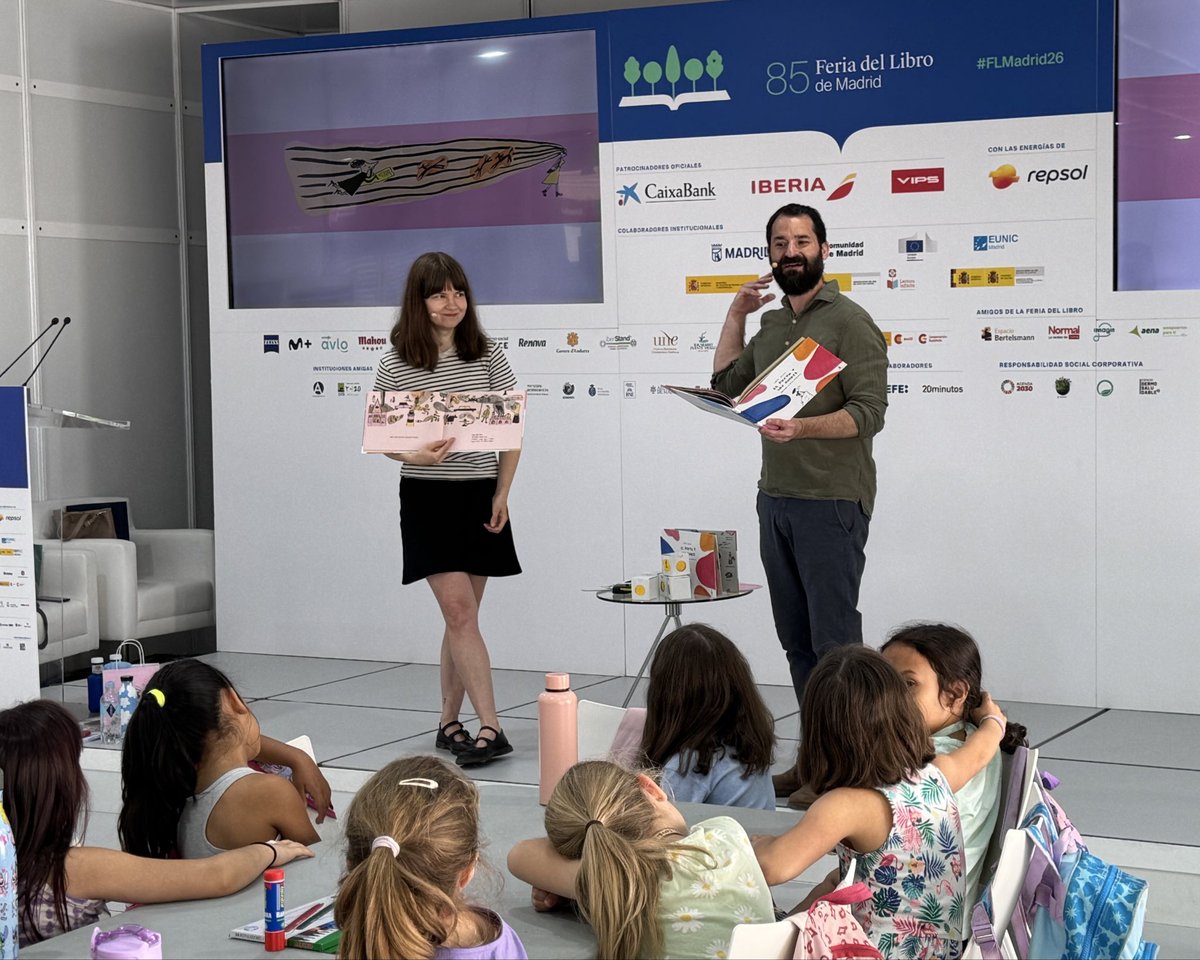 LVenEspana's tweet photo. 📖🇪🇺🇱🇻Hoy en @FLMadrid, la ilustradora letona Lote Vilma Vītiņa presentó “El poeta y los olores” con un taller creativo para niños en el #PabellónEuropa, @ComisionEuropea. Los pequeños exploraron el mundo de los olores creando autorretratos y dibujando aromas reales e imaginarios https://t.co/AtlCgb1jfO