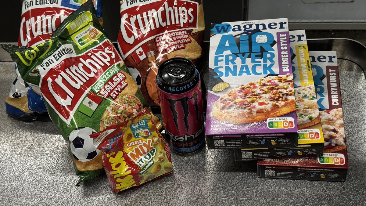 tilorian's tweet photo. Leute, wo kann man sich als offizieller Produkttester von neuen Sachen aus dem Supermarkt bewerben? Schickt mir eure Sachen einfach zu und ich schreib ne Review auf dem ttt (tilos taste test) blog! 👀 https://t.co/MiesLcjA1C