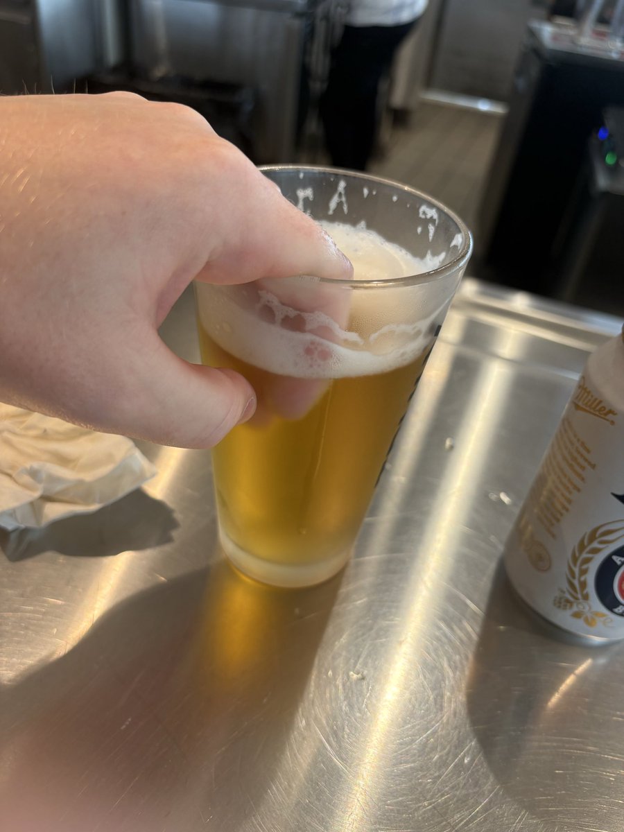 breadman50000's tweet photo. Airport beer. Top 5 beer #Tapin https://t.co/EQvvdlG78j