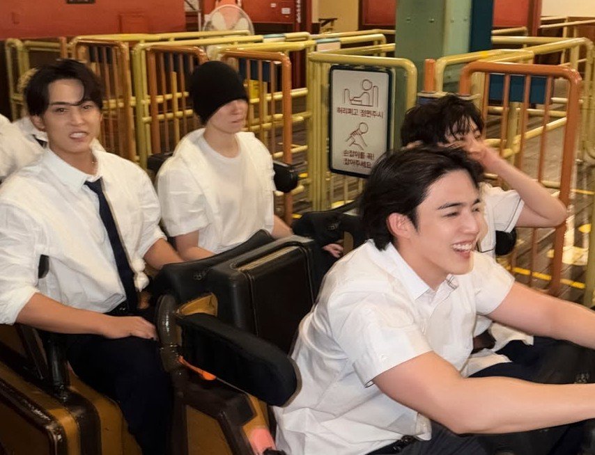 jeononutime's tweet photo. woncheol just having fun and you see seungkwan, mingyu, and vernon stressed 😭😭😭😭 https://t.co/yXX9xmEeKs