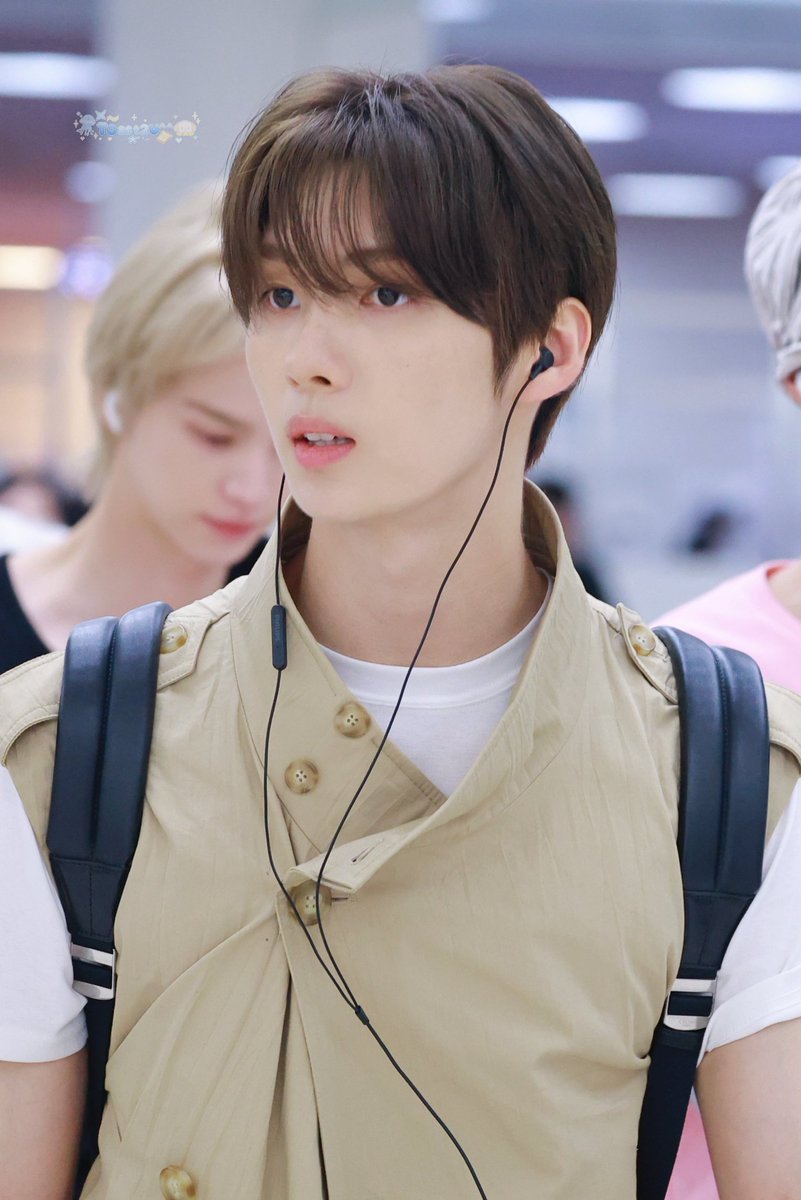 TOAST_03280531's tweet photo. 260610 🛬HND

#TWS #투어스 
 #YOUNGJAE  #영재 https://t.co/zZkVEziZqD