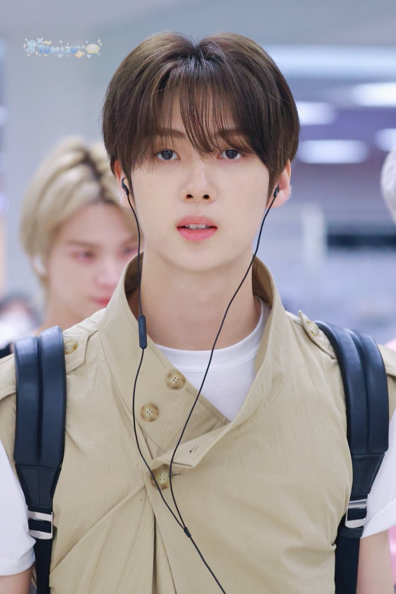 TOAST_03280531's tweet photo. 260610 🛬HND

#TWS #투어스 
 #YOUNGJAE  #영재 https://t.co/zZkVEziZqD