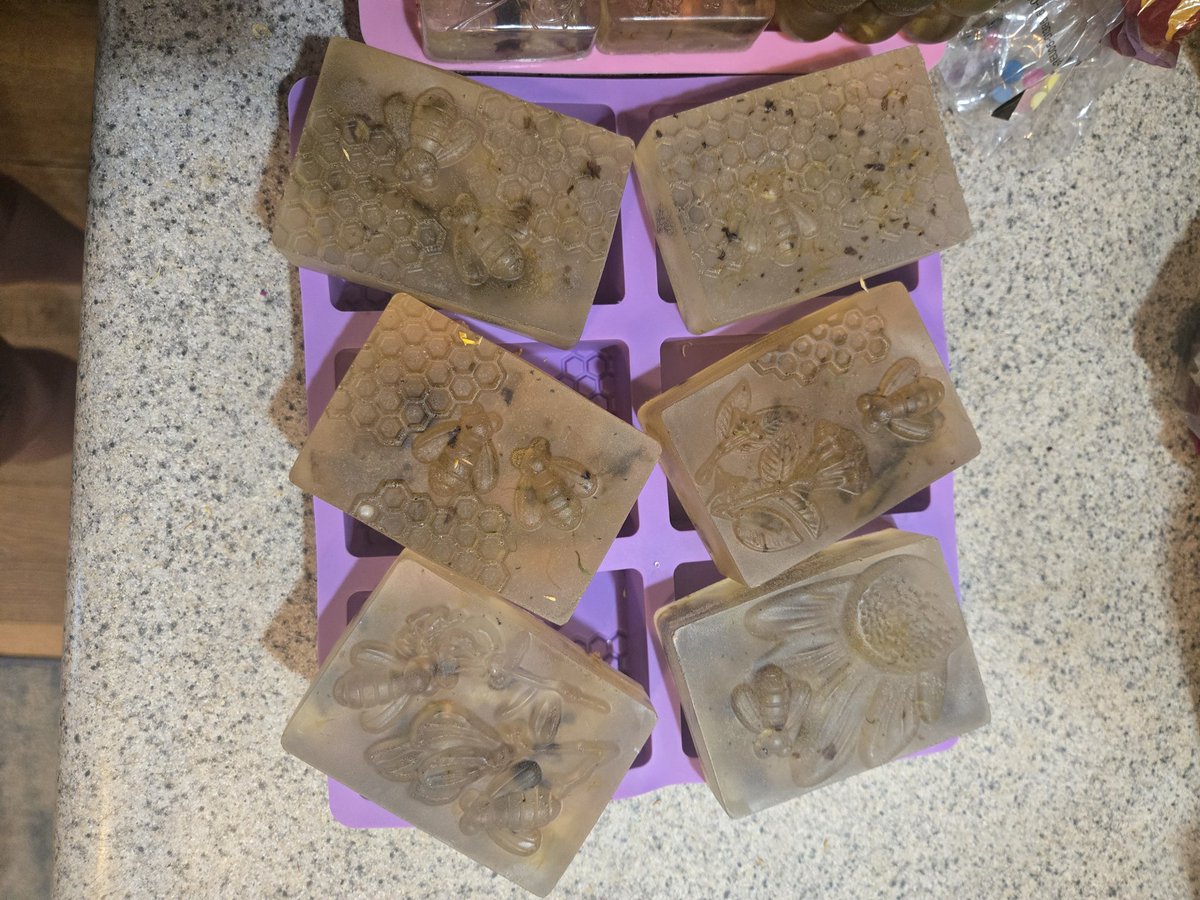 Wicked_pixie444's tweet photo. I love me some soaps.  These ones are completely all natural to help with sensitive skin. Since using these, my skin has been absolutely glowing. Soon enough everything I own and use will be homemade https://t.co/Uvj7eWRLs1