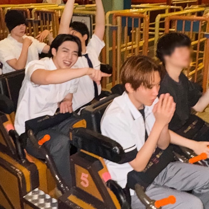 kwansources's tweet photo. seungcheol teasing seungkwan 😭🎢 https://t.co/7iKY0rc1xj