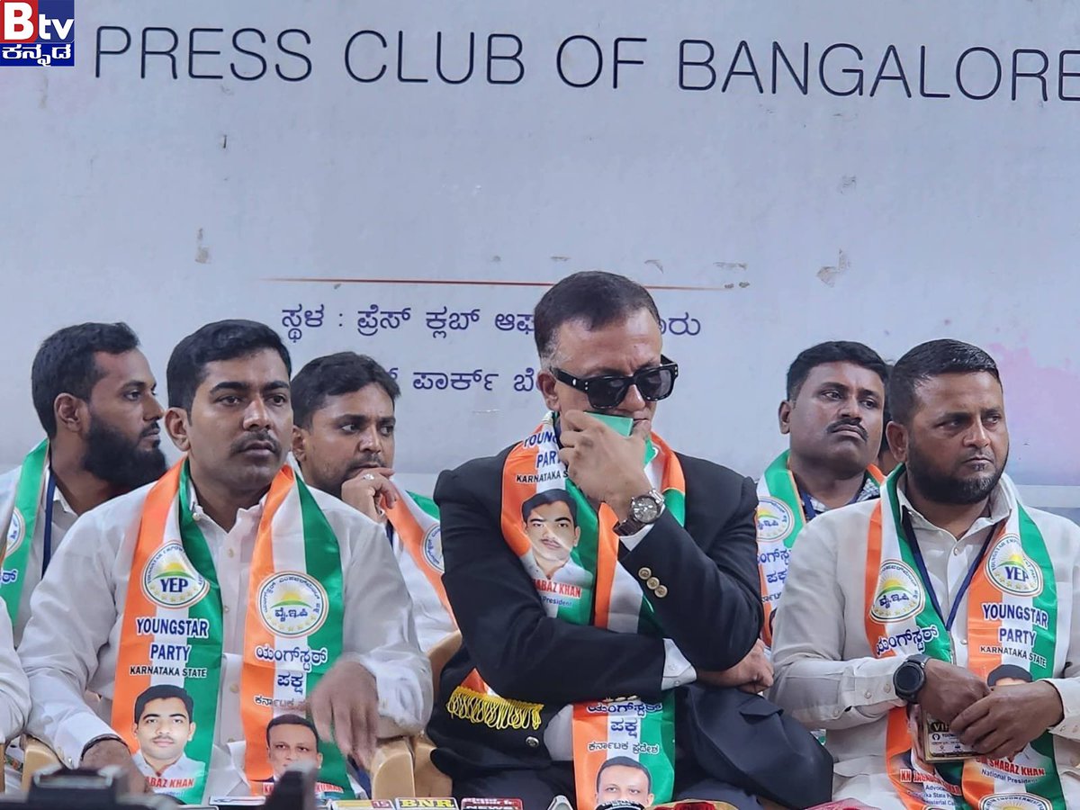 LegendXEra's tweet photo. Cockroach Janata Party aytu evaga
young star party naa 😂 https://t.co/b1N7CaOJ5I