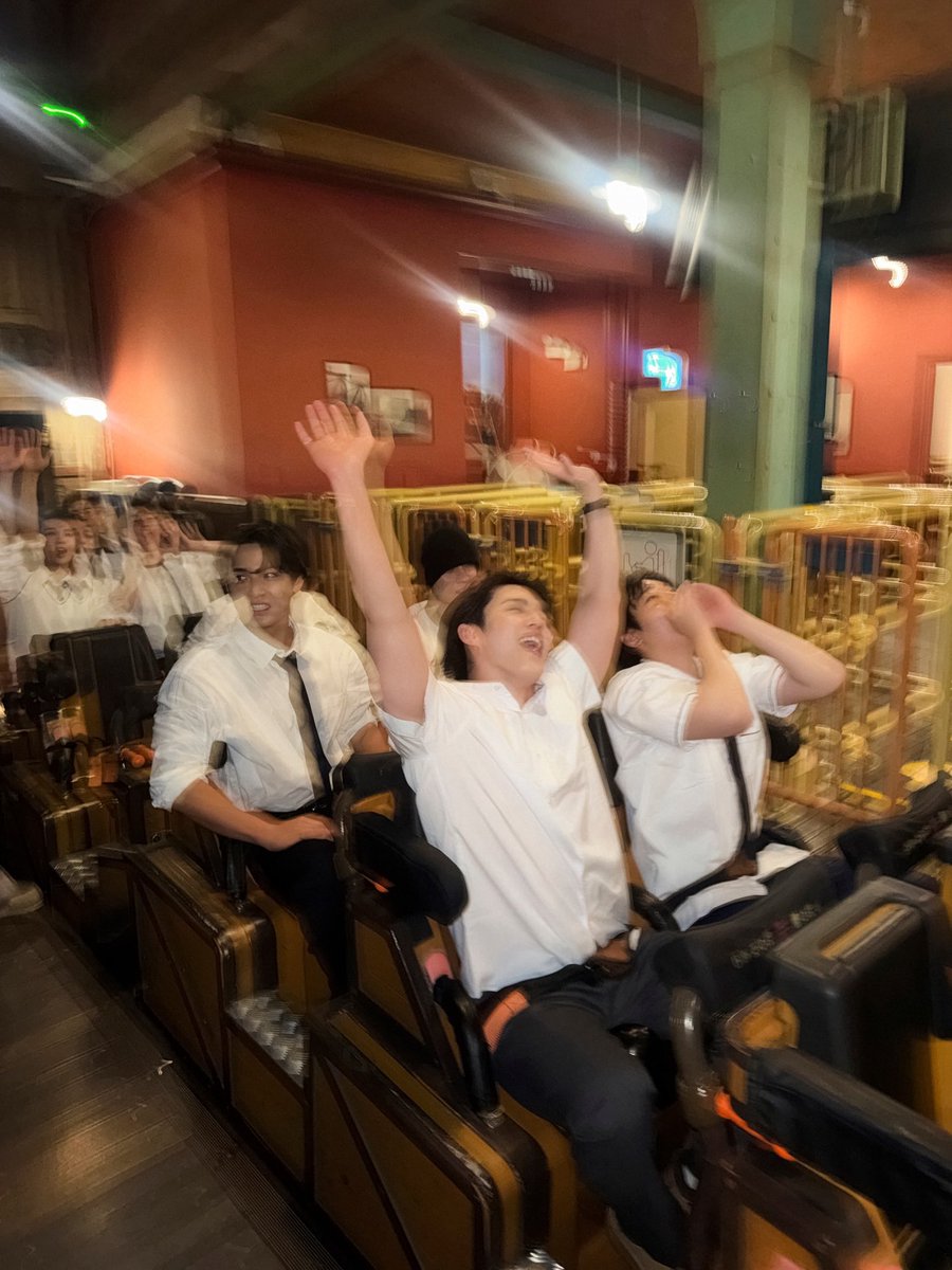 shua_enthusiast's tweet photo. wonwoo and seungcheol having the best time of their lives ㅋㅋㅋ then there's mingyu, vernon, and seungkwan's reactions 😭😭😭 https://t.co/E0PGlOJ7Un