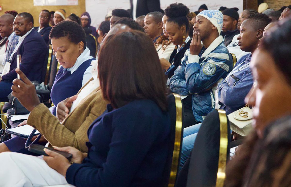 MondliGungubel_'s tweet photo. As @CommsZA we view digital transformation not simply as a technology agenda.

We view it as an economic agenda. A jobs agenda. A youth empowerment agenda and ultimately, a nation-building agenda.

#ANationAtWork
#YouthMonth
#TheFutureofWork https://t.co/LYtoXdjGjn