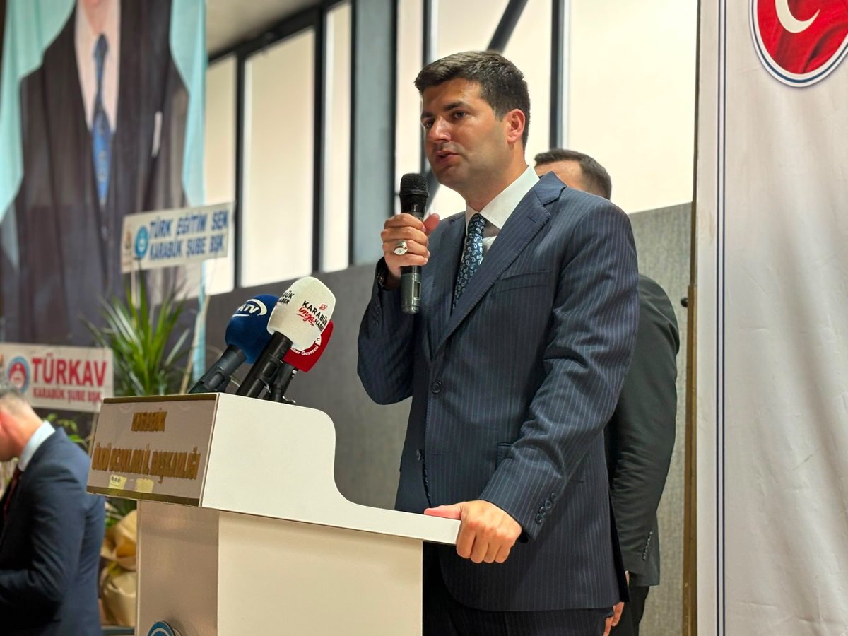 ayyildirim1's tweet photo. Ülkü Ocakları Karabük İl Başkanlığımızın yeni hizmet binasının açılışını gerçekleştirdik.

Millî Eğitim Bakanlığı ile imzalanan protokol çerçevesinde düzenlenen eğitim programları kapsamında; Öfke Kontrolü ve Yangınla Mücadele alanlarında eğitimlerini tamamlayan 52 gencimiz sertifika almaya hak kazanmıştır. Eğitimlerini tamamlayan gençlerimize sertifikalarını takdim ettik.

Yeni hizmet binamızın Karabük’ümüze, teşkilatımıza ve davamıza hayırlı olmasını diliyor; gençlerimizi tebrik ediyor, başarılarının devamını diliyorum. 🇹🇷
