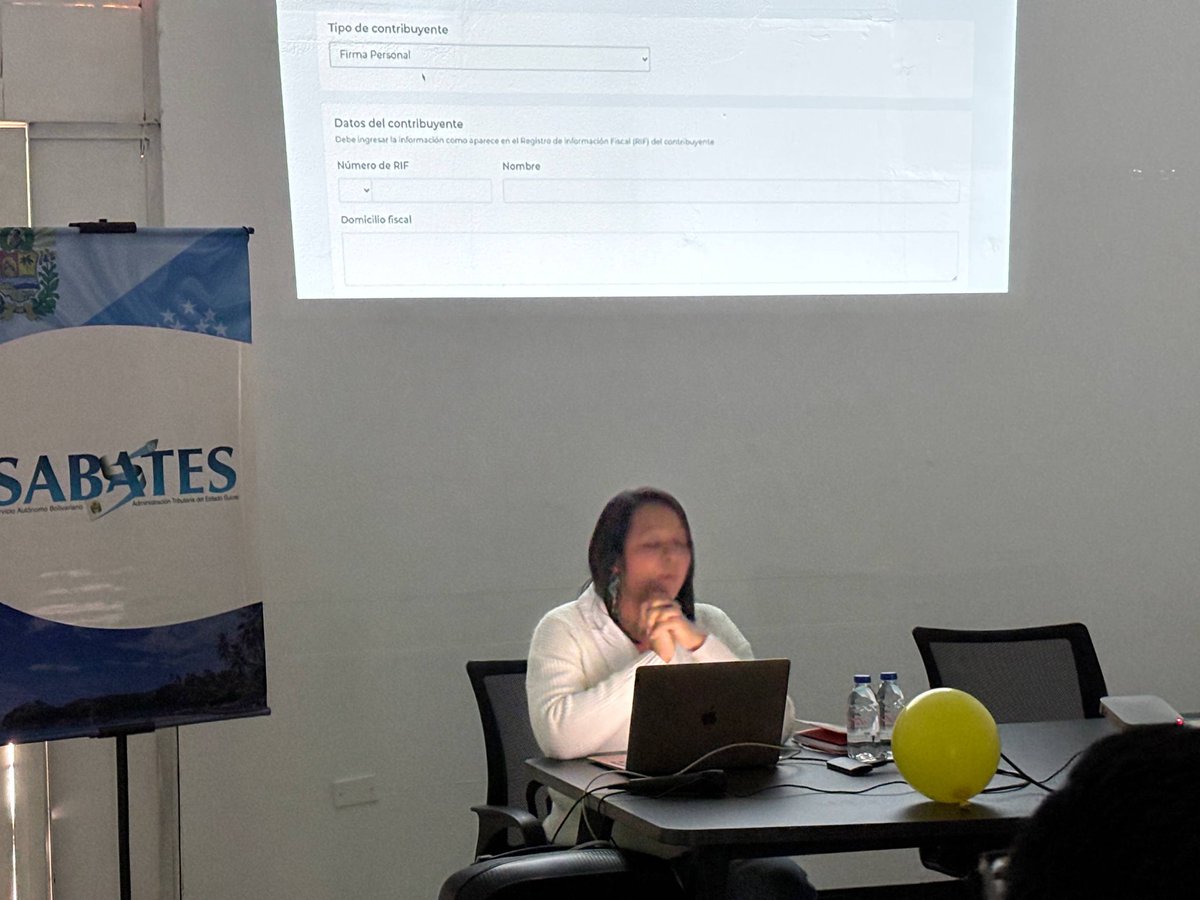 SucreSabates's tweet photo. #Entérate | El equipo de SABATES participó en una jornada de capacitación junto a E-tax, con el objetivo de conocer las actualizaciones del sistema web para optimizar los procesos y brindar un servicio más eficiente.

​@NicolasMaduro
@sucregobierno_b

​#SomosSABATES🇻🇪💙 https://t.co/OuvbDn1A72