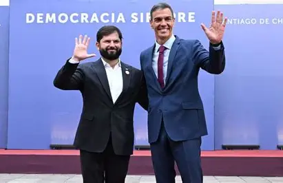 catilinator's tweet photo. @daniel_nunez_a En estas imágenes puedes ver a tu "Presientiente Burric" con dos personas que utilizaron el estado para apoyar el crimen organizado y están imputadas actualmente en España por organización criminal entre otros delitos. Cuenta más sobre el crimen organizado https://t.co/A17VTpNLvz