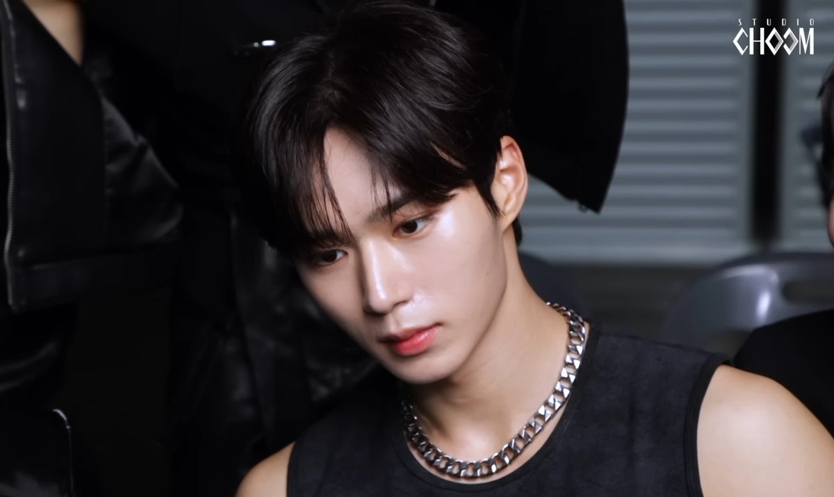 pockjs's tweet photo. thinking about how ridiculous b2p was because junseo literally got called ugly while looking like this during b2p https://t.co/0Vd5sW4UbS