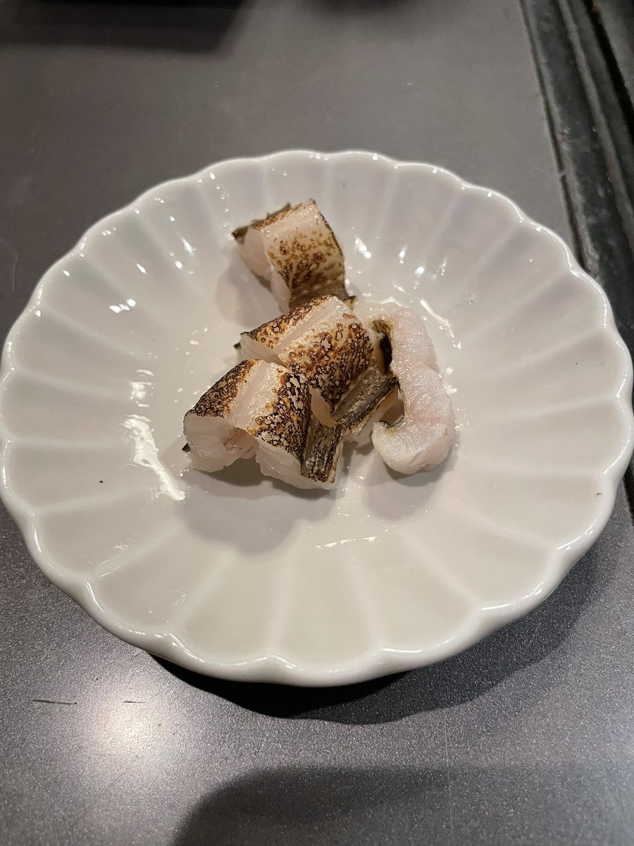 mori428mori's tweet photo. 今日は仕事終わりにframeの魚の日イベントへ😊
19時に行ったらお客さんがいて続々と来て満員😊
刺身やなめろうや天ぷらを食べ��けど穴子がすごく美味しくてびっくり✨
色んな種類を食べてご飯をおかわり🤗
種類が多く全ての写真載せきれず🙇‍♂️
TAIZOさんごちそうさまでした🙇‍♂️
@TAIZO226
@framejapan https://t.co/wOt22dyUsk
