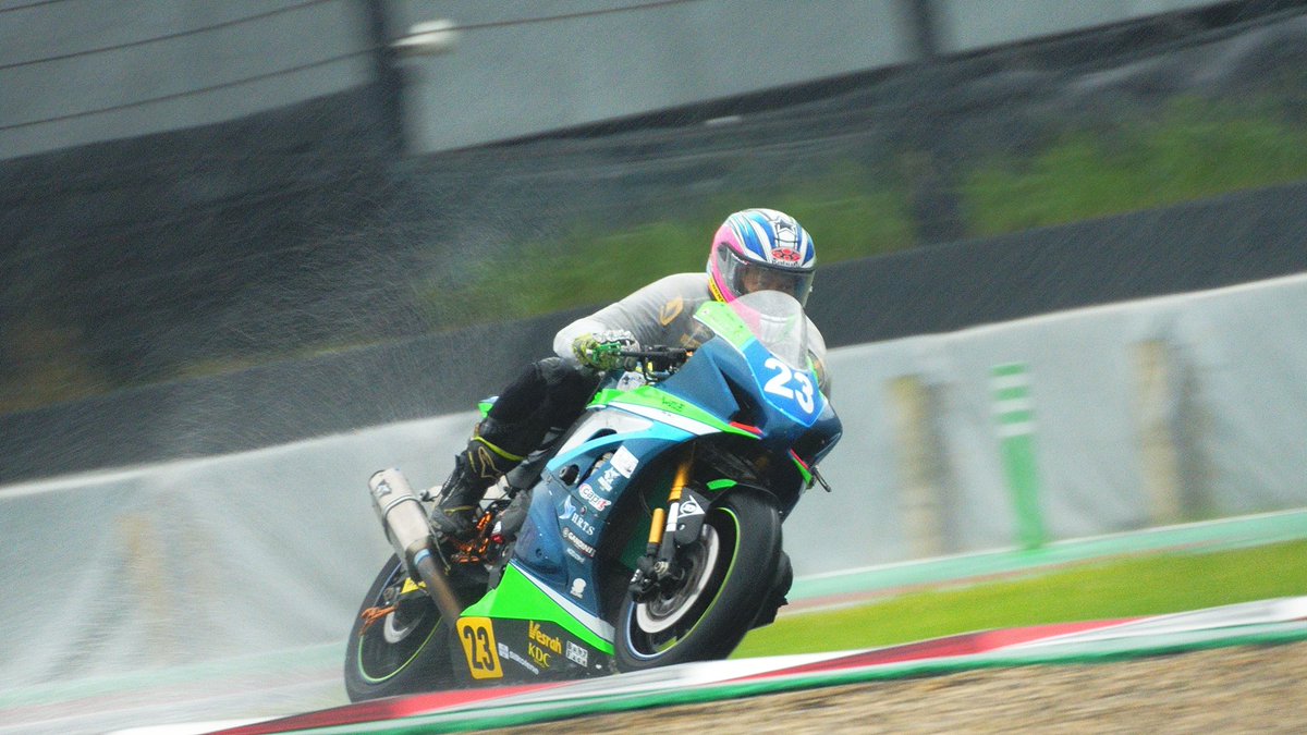 kohey390's tweet photo. ■インターST1000　決勝
#大須賀俊晴 選手
DOG HOUSE + FUCHS Silkolene
#サンデーロードレース
#鈴鹿サンデーロードレース
#鈴鹿サーキット https://t.co/AEbHEOqHF7