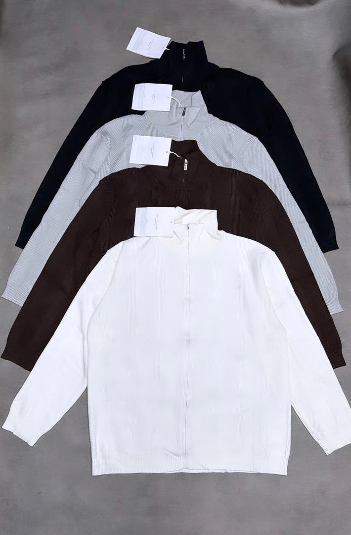 Bebrandng's tweet photo. High Quality Collar Longsleeve T shirt 🥰🥰❤️❤️

Size : L-3xl 

Price :35,000 naira https://t.co/jGgUXxE20x