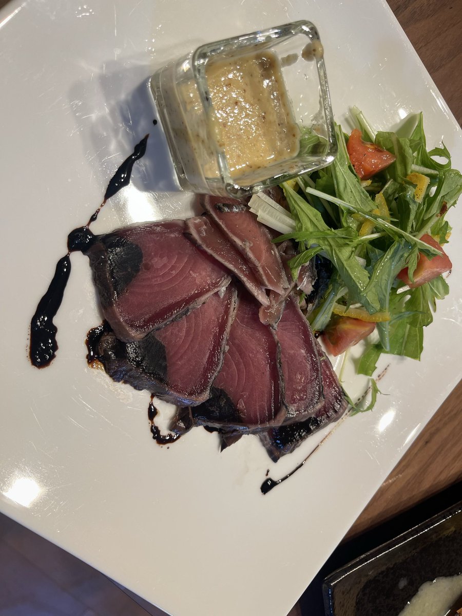 dignitymn10's tweet photo. カツオのたたき 玉ねぎドレッシング

と

揚げないカツオのたたき の 冷製パスタ🍝
ちょっとお皿のサイズが小さく
ゴチャゴチャし過ぎた😓💦

と

カツオのたたき 冷製パスタ🍝
香草パン粉なしの　2種類作ってみた🤭

と

鯛のうろこ仕立てのソテー　レモンのブールブラン🐟うろこ　に見えない😅 https://t.co/Feet8nmK4J