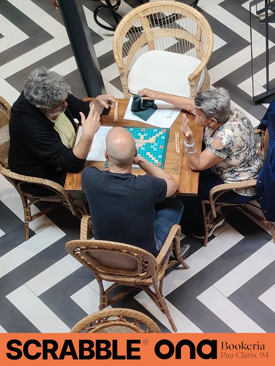 ajuscrabble's tweet photo. Aquest dissabte 13 de juny, de 10 a 14 hores, fem la 5a trobada mensual de #scrabbleencatalà a @OnaLlibres.

Teniu més informació al nostre web: https://t.co/9tYycwYgkE

Us deixem algunes fotografies de trobades anteriors! https://t.co/BAGt3lBKgE