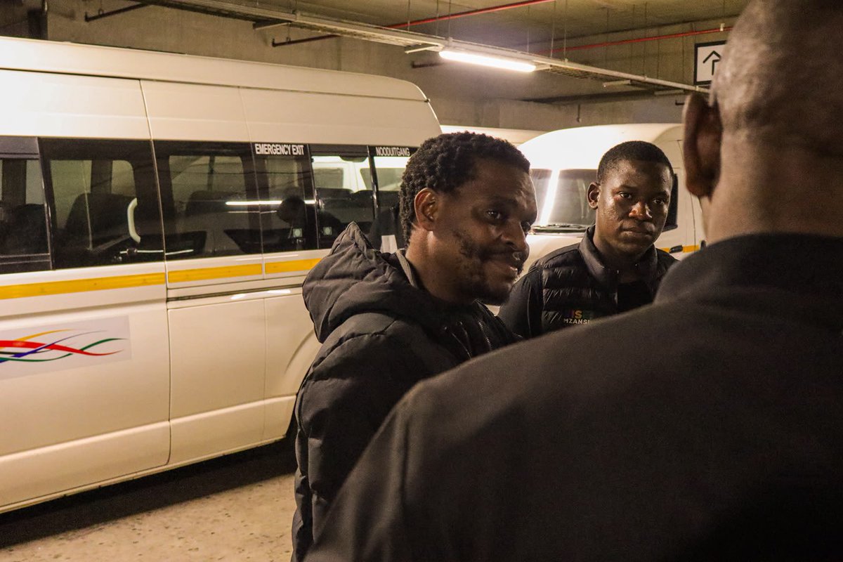 LukhonaMnguni's tweet photo. This is a people to people campaign, and today the trail led us to a meeting with various Johannesburg taxi associations.
We shall be a steady hand in the room that anchors a people led government.
#VoteAmaselaOut #Lukhona4JoburgMayor #CleanAndSafeJoburg https://t.co/J2CF3osX60