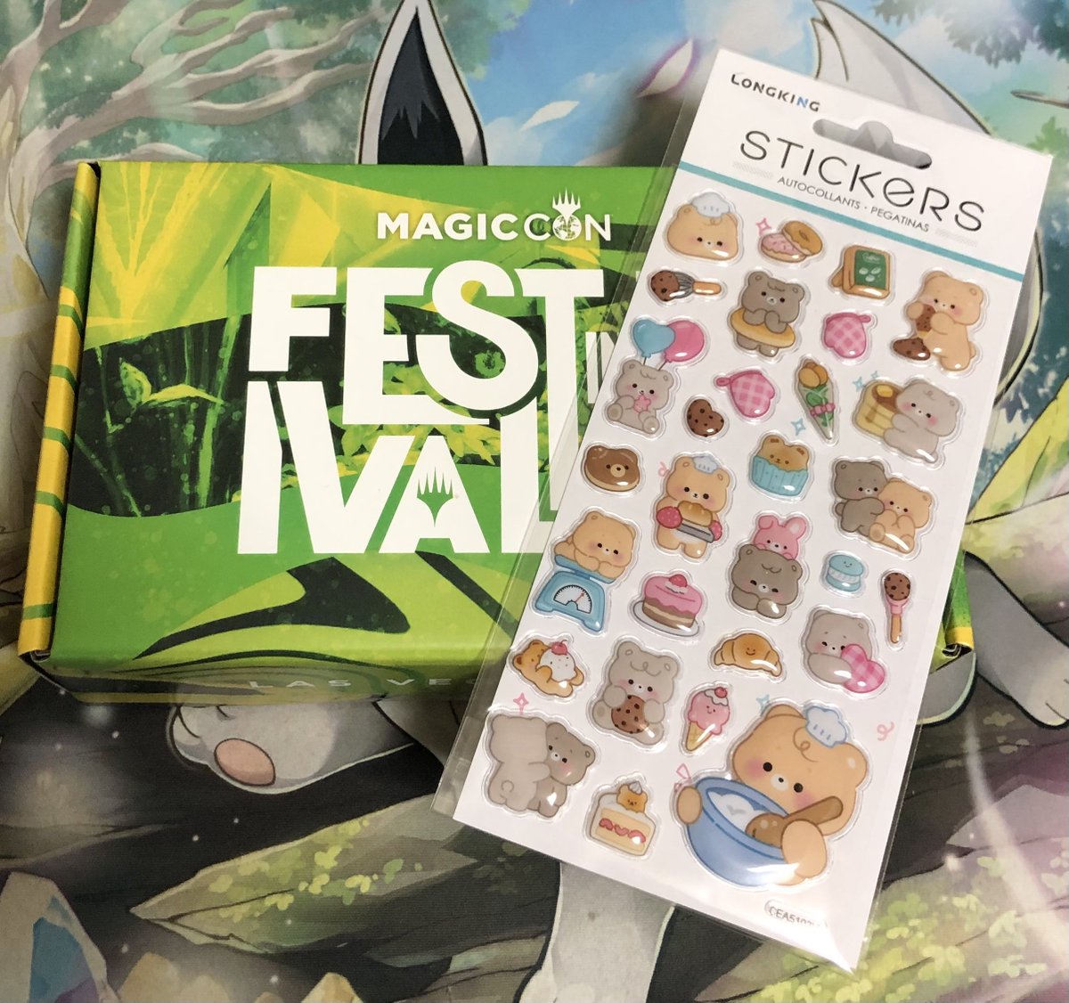 SaivavaT's tweet photo. ラスベガスからいらっしゃい🥰
と思ったら…またシール付き😂
#MTG
#MAGICCON
#楽天ブックス https://t.co/V80zKtMoXn