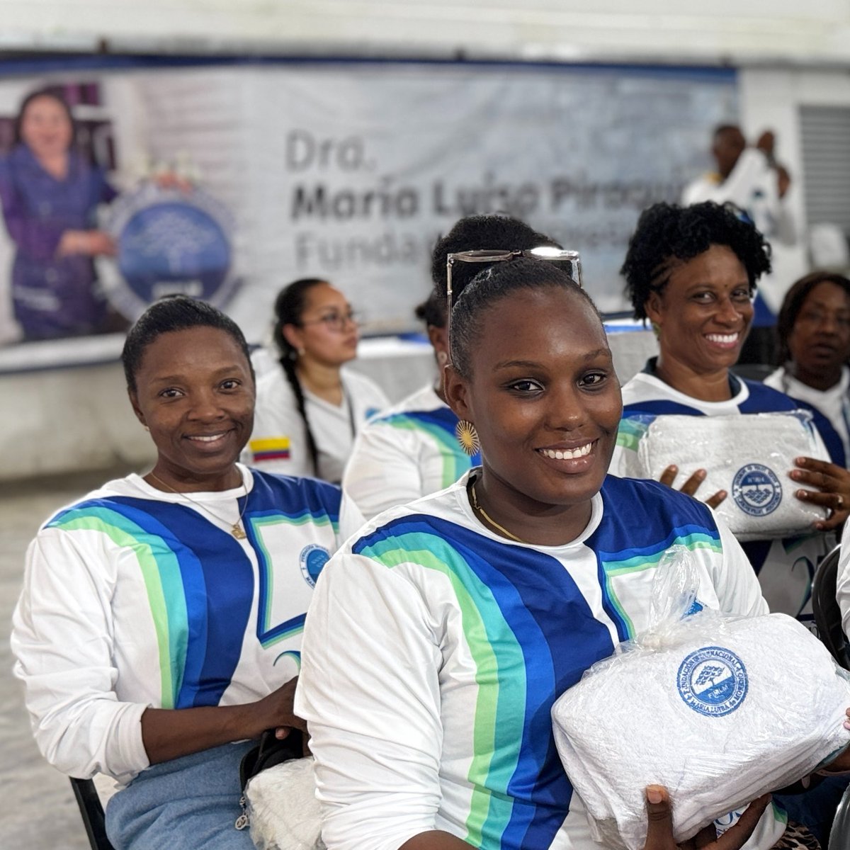 FIMLM's tweet photo. #DíadelVoluntariado | ¡Celebración, alegría y gratitud en Quibdó!🤝
La FIMLM rindió homenaje a sus voluntarios en Chocó con una jornada de integración y obsequios. 

Conoce más de esta jornada 🔗 https://t.co/F97owBrXO1 

#FIMLM #VoluntariosdeCorazon #Voluntariado #Fimlm25Años https://t.co/z5XmK60dPs