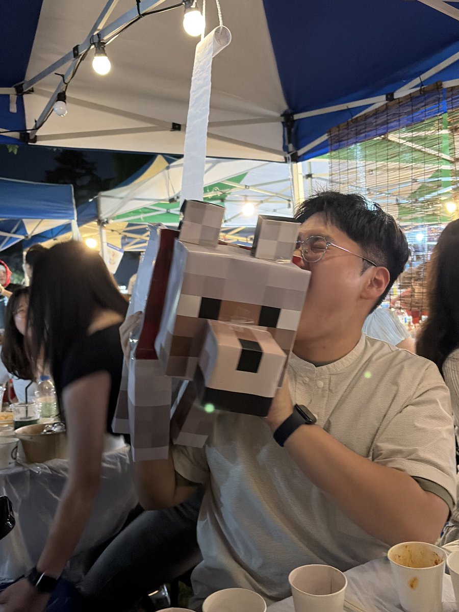 sungposition's tweet photo. 안녕하십니까요

대구살고요 26살입니다
전시회 좋아하고 사진찍는거 좋아해요
외에도 취미부자 좋아하는거 부자입니다…
잘부탁해요! https://t.co/4PW14KSZUv