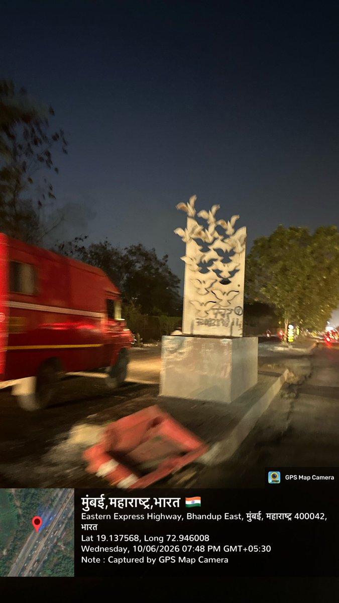 OnlyXMan1's tweet photo. @mybmc @MTPHereToHelp 
Beautiful public artwork on a government structure has been spoiled by unauthorized writing/advertising. Such artwork adds beauty to our city and should be preserved.
Kindly have it cleaned and take necessary action to prevent such https://t.co/ERPLLM4WoT