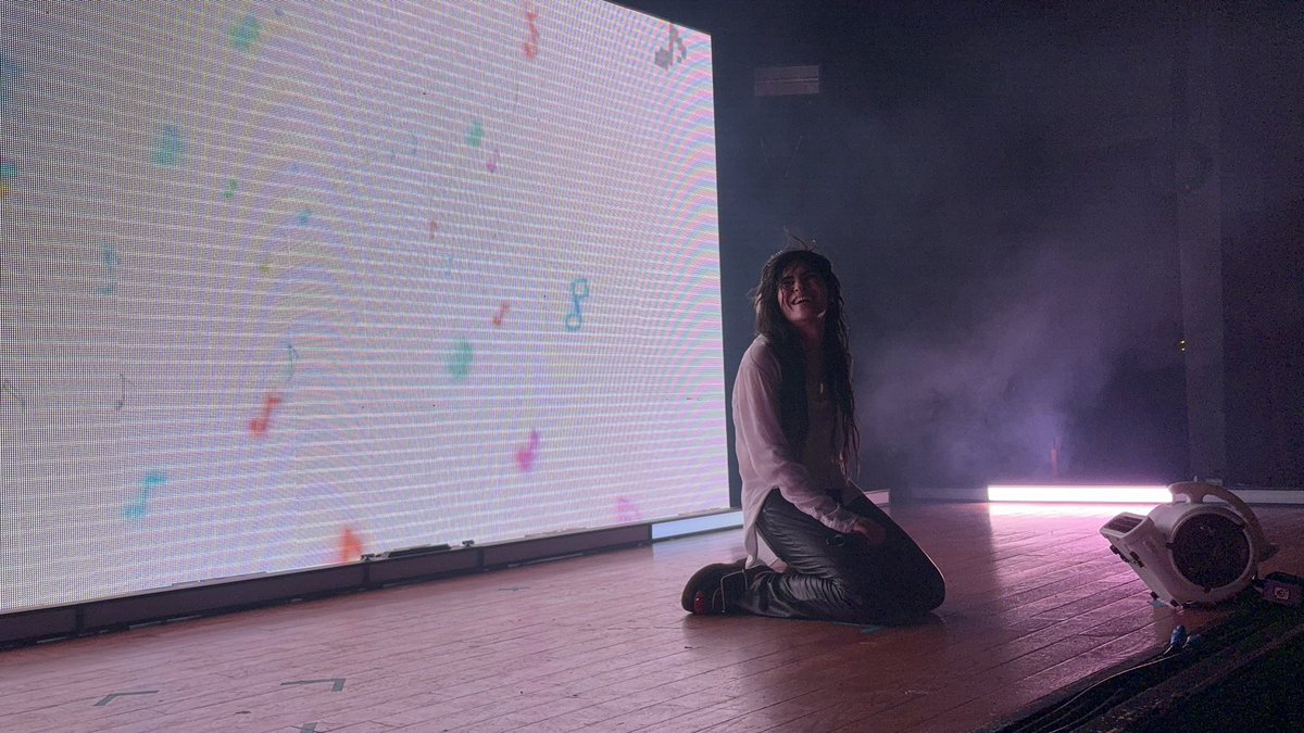 sosappharine's tweet photo. also for all the U-toos, here are some of my favorite pics from the nashville show last night <3
#underscores #utwt https://t.co/GJQmySr01Y