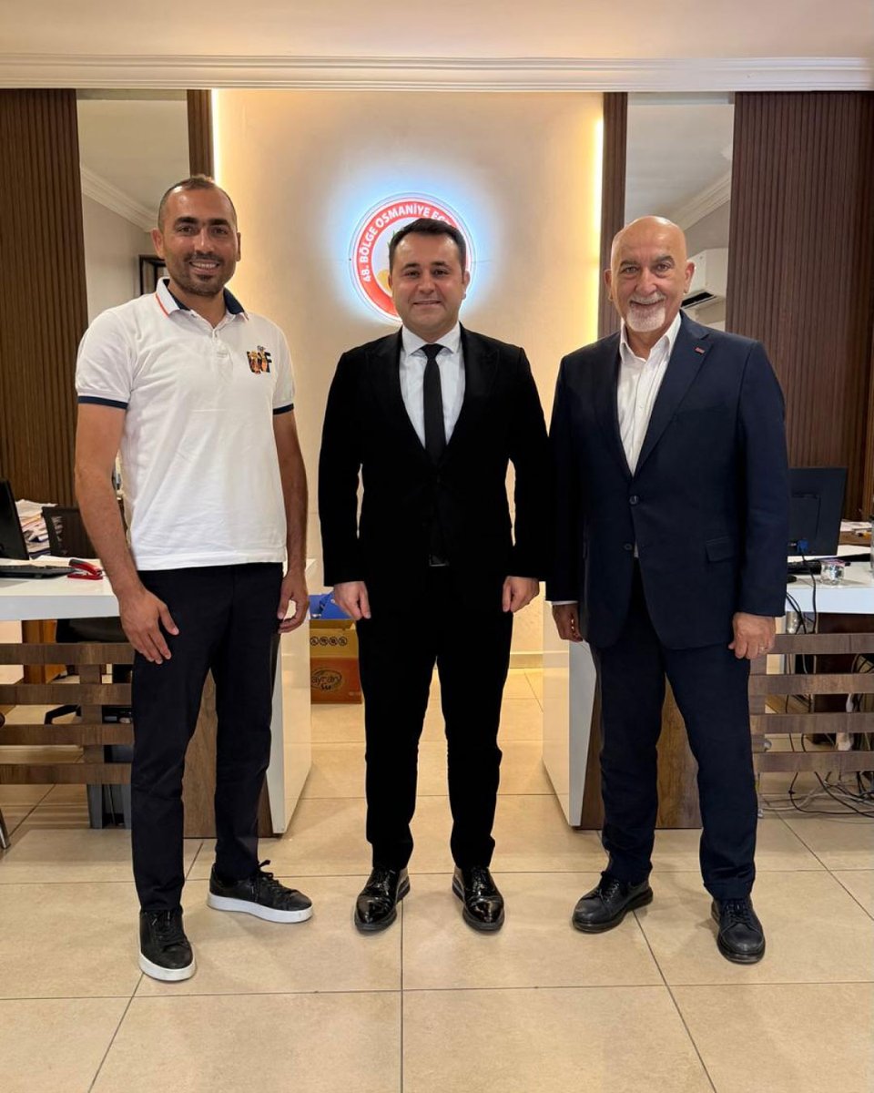 guneyeczakoop's tweet photo. Genel Müdürümüz Ömer Mutlutürk ve Adana Bölge Müdürümüz Emrah Ayhan, Osmaniye Eczacı Odası Yönetim Kurulu Başkanı Ecz. Çağatay Karaman’ı makamında ziyaret etti.
Gerçekleştirilen görüşmede eczacılık sektöründeki güncel gelişmeler değerlendirilirken, mesleğin geleceğine yönelik konular hakkında karşılıklı görüş alışverişinde bulunuldu.