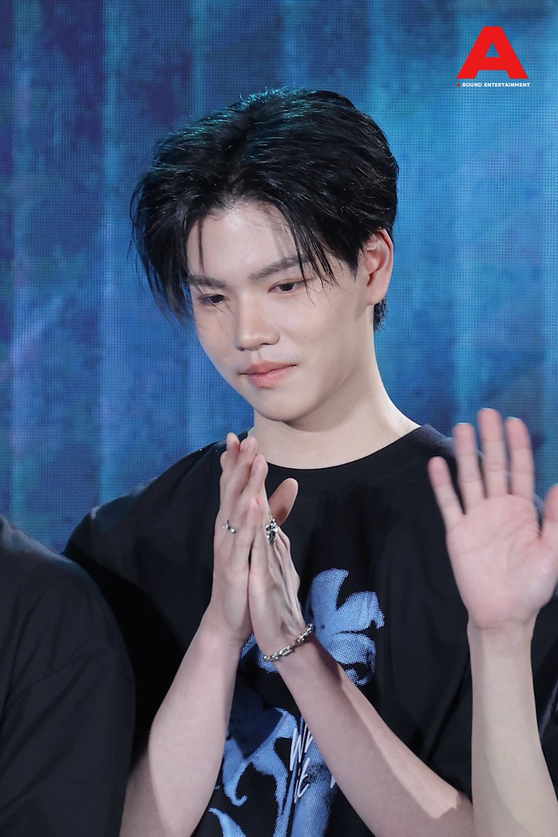 around_ent's tweet photo. “พีท ชณันวิชญ์” ร่วมส่งกำลังใจให้ “เติ้ล - เฟิร์สวัน” ในงาน TLE FIRSTONE DUO DEBUT &amp; 1st SINGLE SHOWCASE 

TFO DEBUT SHOWCASE
#1stDuoTFOShowcaseDay 
#Pete_nvich
#กลิ่นฝนByTleFirstOne https://t.co/GleRyoO6Sj