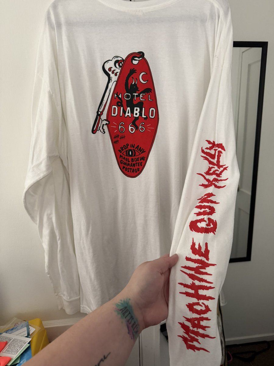 ESTalienXX's tweet photo. Anyone interested in these? White is a 2x and pink is a 3x. $30 each plus shipping (however much that would be). Open to offers 😊 https://t.co/KGVvwAnxd9