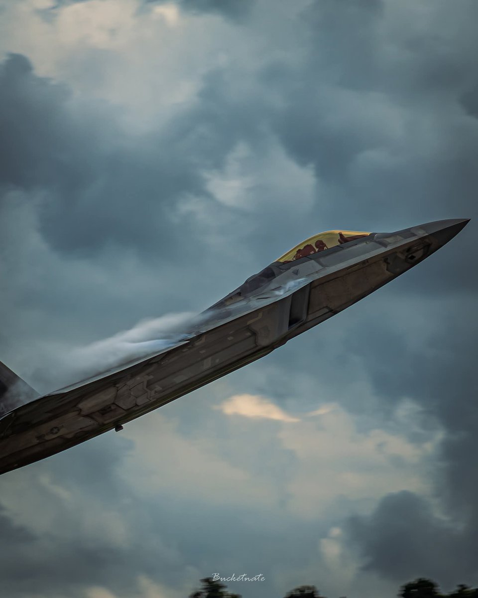 Bucketnate's tweet photo. Spirit Of St. Louis Air Show was so 🔥🔥🔥 that my camera couldn't keep up
#avgeek #airshow #aviation #airplane #photography https://t.co/ytO7SL4ELB