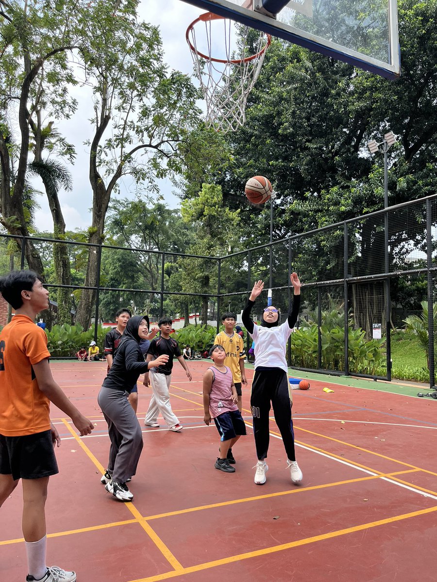 zy_bitazee's tweet photo. Totally agree, sejauh ini udh beberapa cabor yg aku coba, for example : 
1. tennis
2. basket
3. padel 
4. lari https://t.co/XV7iZ2jXax
