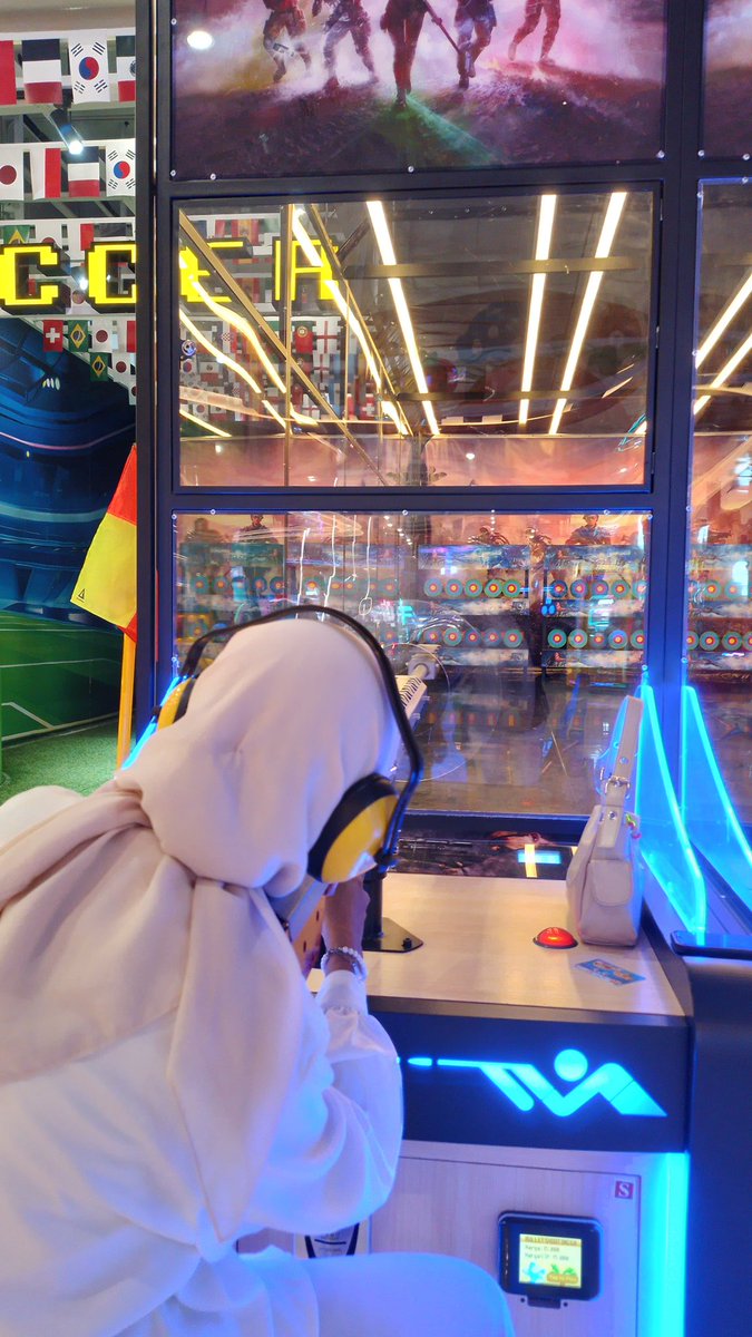 zy_bitazee's tweet photo. 8. shooting
9. bowling
10. archery
11. berenang (tp gada fotonya)

&amp; masi banyak lagi yg blm pernah kucoba, soon pengen nyoba diving &amp; berkuda, udh wishlist bgt dr lama... https://t.co/ehB6I2eV1z