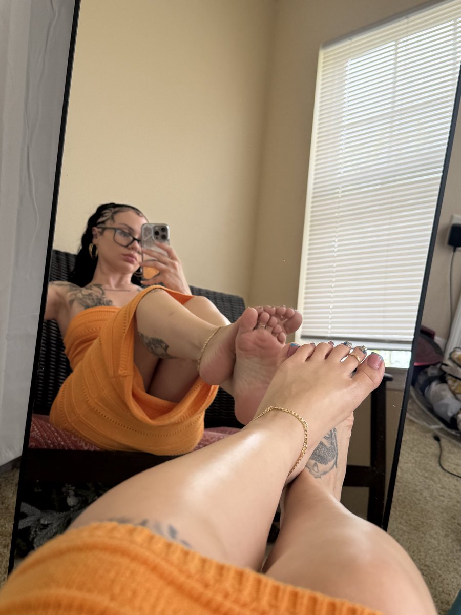 SolessRoseex's tweet photo. My feet are always so soft 😍 

#feet #feetfetısh #feetworshi̇p #feetِ #feetjuice #feetcontents #feetcontentcreator #feetusa #feetpov #fyp #trending #viral #foot #footfetısh #footballfix #feetworship #prettyfeet #frenchtip #FootContent #pretty https://t.co/7OaatxgvDk