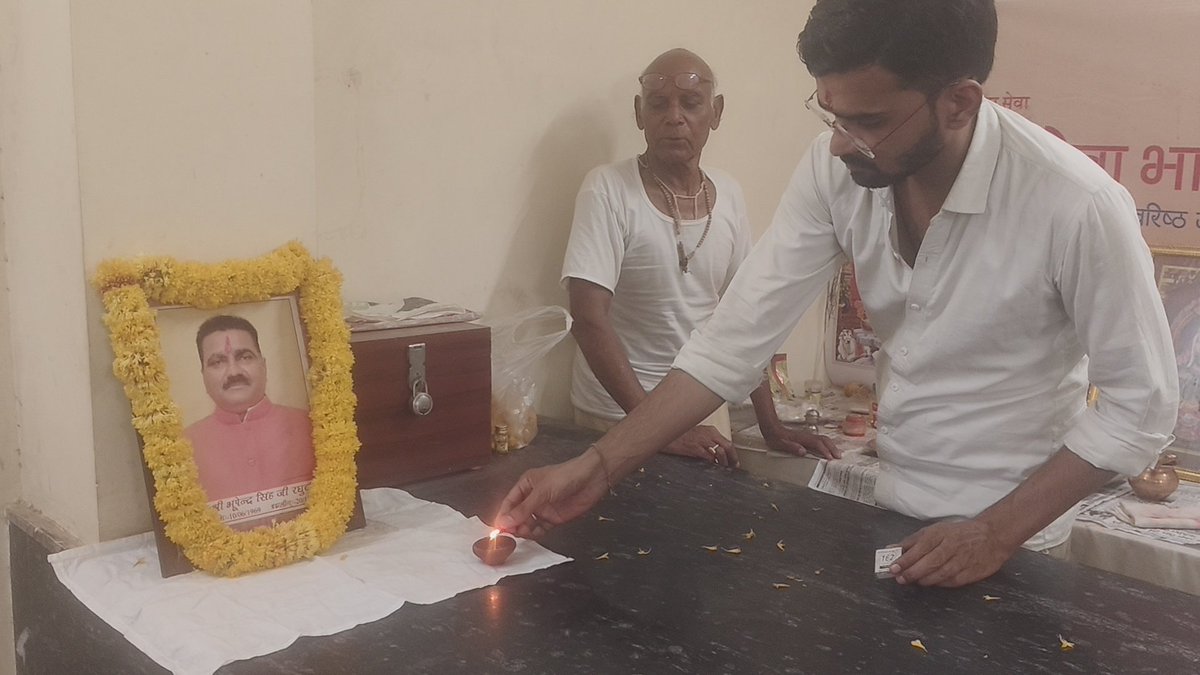 PrabalGuna's tweet photo. प्रत्येक वर्ष की भांति, पूज्य पिताजी का जन्मदिवस, जन्म जयंती गुना सेवा भारती वृद्धाश्रम में...!!

इन बुजुर्गों के मध्य पिताजी के साथ किए गए कार्यक्रमों की स्मृतियां आज भी जीवंत हैं।। https://t.co/0t8T3KXvli