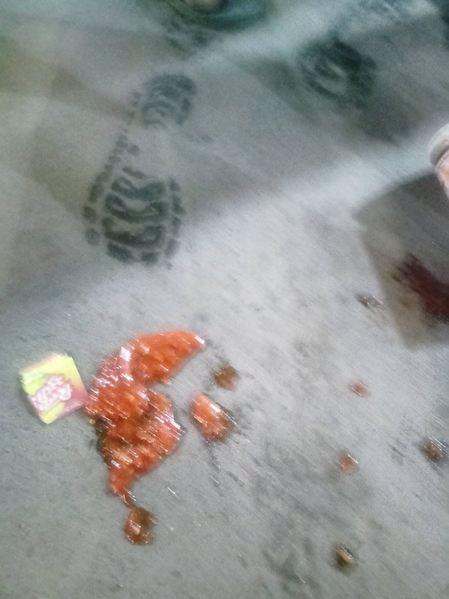 iamreetjaiswal's tweet photo. Disappointed with the packaging quality from Blinkit. My Schezwan chutney bottle fell out while receiving the parcel, broke on the road, and spilled completely due to poor packaging
Order No: ORD29730084365
Requesting a refund or replacement. Plz help.

@letsblinkit @blinkitcares https://t.co/KMLpk2bC18