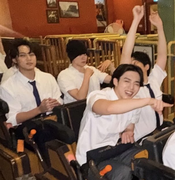 urijib_mw's tweet photo. four types of people on a roller coaster... 😂 https://t.co/p4oTSa91An