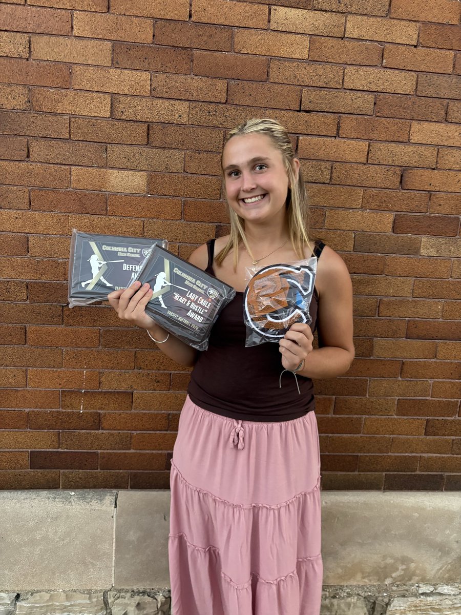 layladmann2028's tweet photo. Last night I had my high school banquet and won 2 awards! One for my defense and one for my heart and hustle! Couldn’t be more grateful for this team! @SBRRetweets @DukesMadisonNat @ncsa @CoastRecruitsSB https://t.co/Hyeal9WkYW