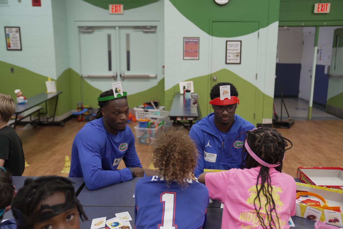 LloydJaylen's tweet photo. It was a privilege to spend time with the students at Hidden Oak Elementary. Thank you to the Education Foundation for helping create meaningful experiences for local kids. Check out https://t.co/JxhBbZgp9e @FL_Victorious #FVFoundation https://t.co/SLbKBrOOaC