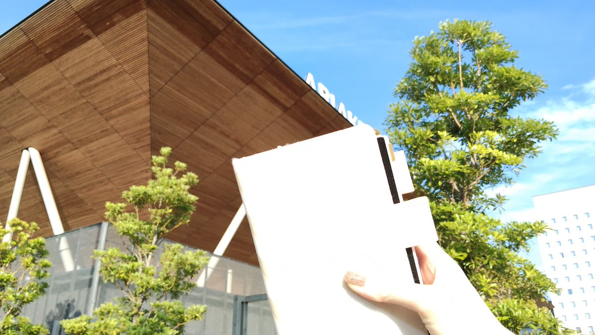 5uzum3's tweet photo. 文具女子博プレミアムタイム参戦しました！ありえない白飛び
#hobonichi https://t.co/WBI09T1vh6