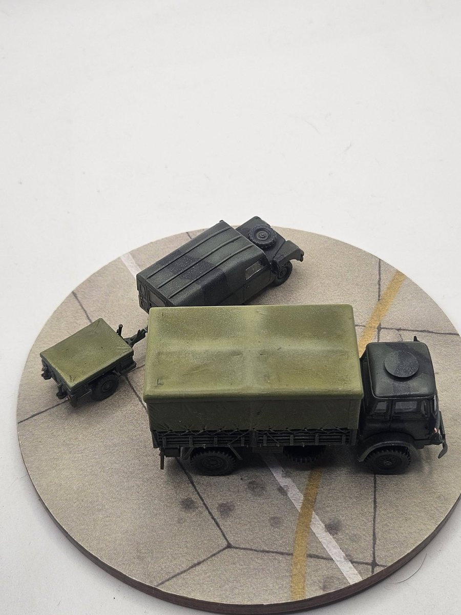 Airfix's tweet photo. What a fantastic build! 👏

This modeller recently completed our 1:76 scale British Army 4-ton 4x4 G.S. Truck, a birthday gift from their daughter. Having learnt to drive in a Land Rover and spent many hours riding in Bedford trucks, this build brought back fond memories. https://t.co/0cx9f5akOy