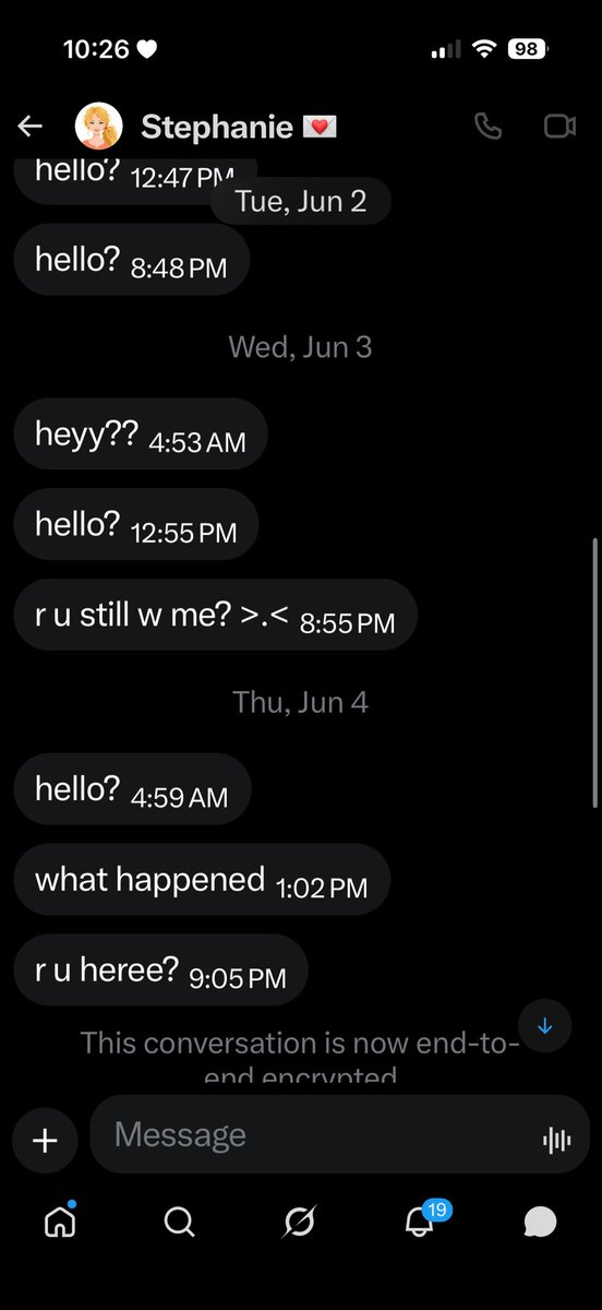 lovekenss's tweet photo. hi! this bitch is weird asf and if she follows you, please don't follow the bitch back! she will literally sit here, stalk you, spam you, and then once you answer, it's all sexual talk. aint nobody wanna look at your ran down coochie bitch, hints why you don't got it on your acc https://t.co/nHBBxJxz0c