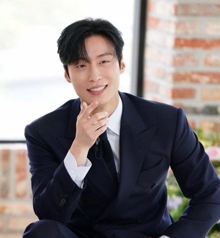 1O3film's tweet photo. HE LOOKS SAUR GOOOOOOD https://t.co/6w4bkFlr6K