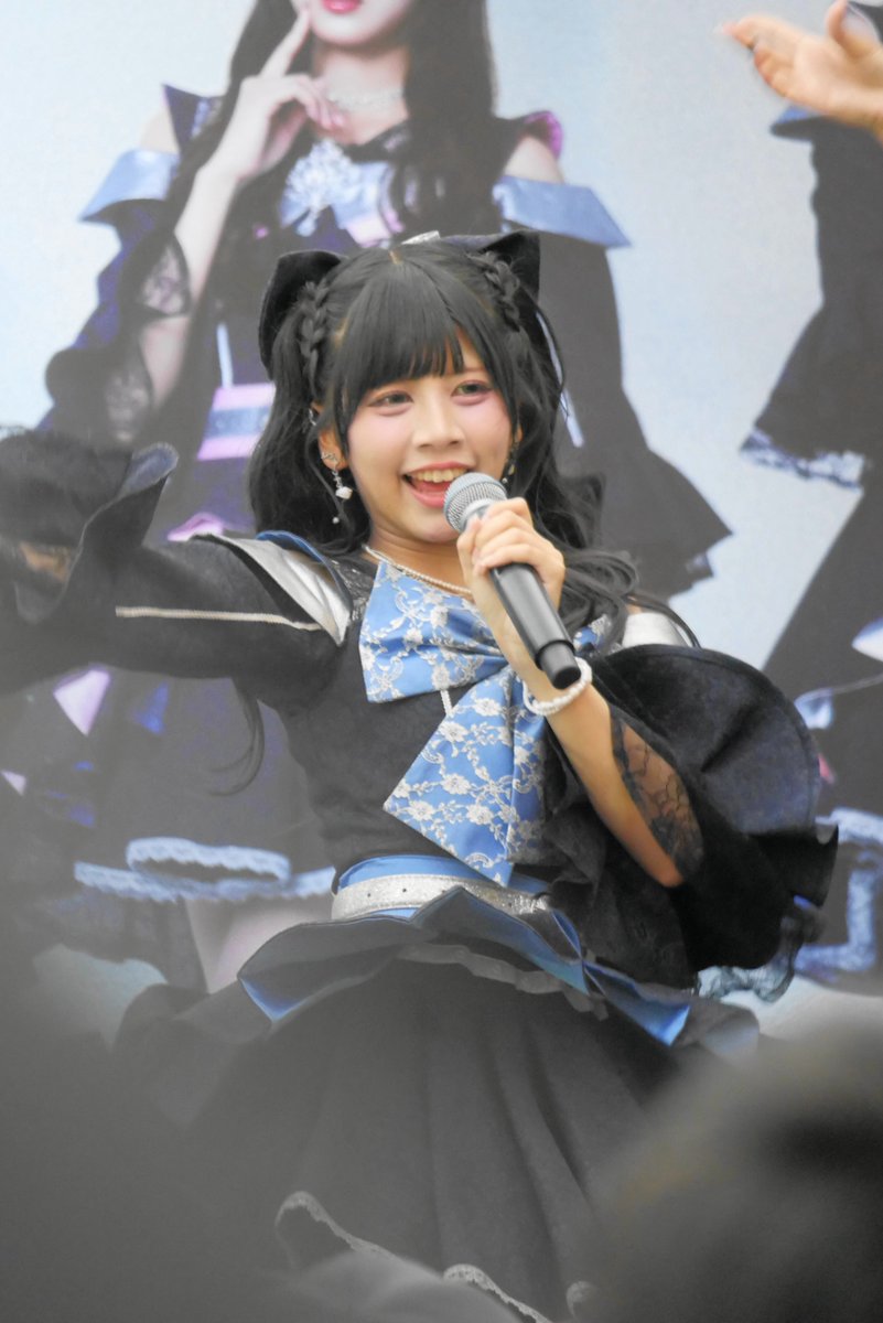 route727's tweet photo. 「この笑顔、ステージの魔法。」 みくちゃんの声と笑顔が、空気を一瞬で変える。 
#藤崎未来 
#ラフラフ 
#ラフラフフリラ 
#ラフラフリラ https://t.co/txR1JQuE16