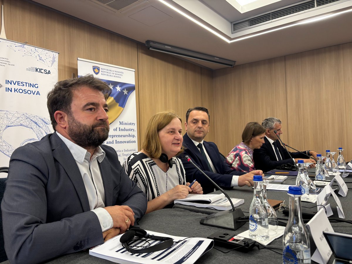 MKseeurope's tweet photo. Today in Pristina 🇽🇰we launched the Kosovo profile of the SME Policy Index for the Western Balkans and Türkiye 2026.

Great discussions with Deputy Minister Jeton Mehmeti on building a more competitive and resilient SME sector📈

📖 Read the report : https://t.co/vEtHwkpbMJ https://t.co/9BwdY0XUsP