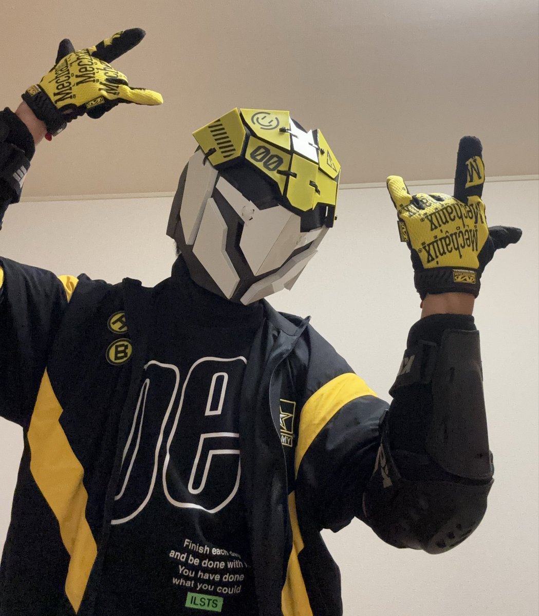 ebi_ebi_ebil's tweet photo. 黄色いマスクに合うアウターとかサバゲー用のグローブ買ったったゼ！
キャラ名思いついたらイベントとか出てぇけど中々良いのが思いつかん

#メカヘッド
#サイバーパンク
#cyberpunk https://t.co/YZS28dEGEJ