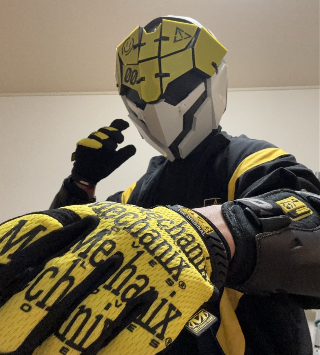 ebi_ebi_ebil's tweet photo. 黄色いマスクに合うアウターとかサバゲー用のグローブ買ったったゼ！
キャラ名思いついたらイベントとか出てぇけど中々良いのが思いつかん

#メカヘッド
#サイバーパンク
#cyberpunk https://t.co/YZS28dEGEJ