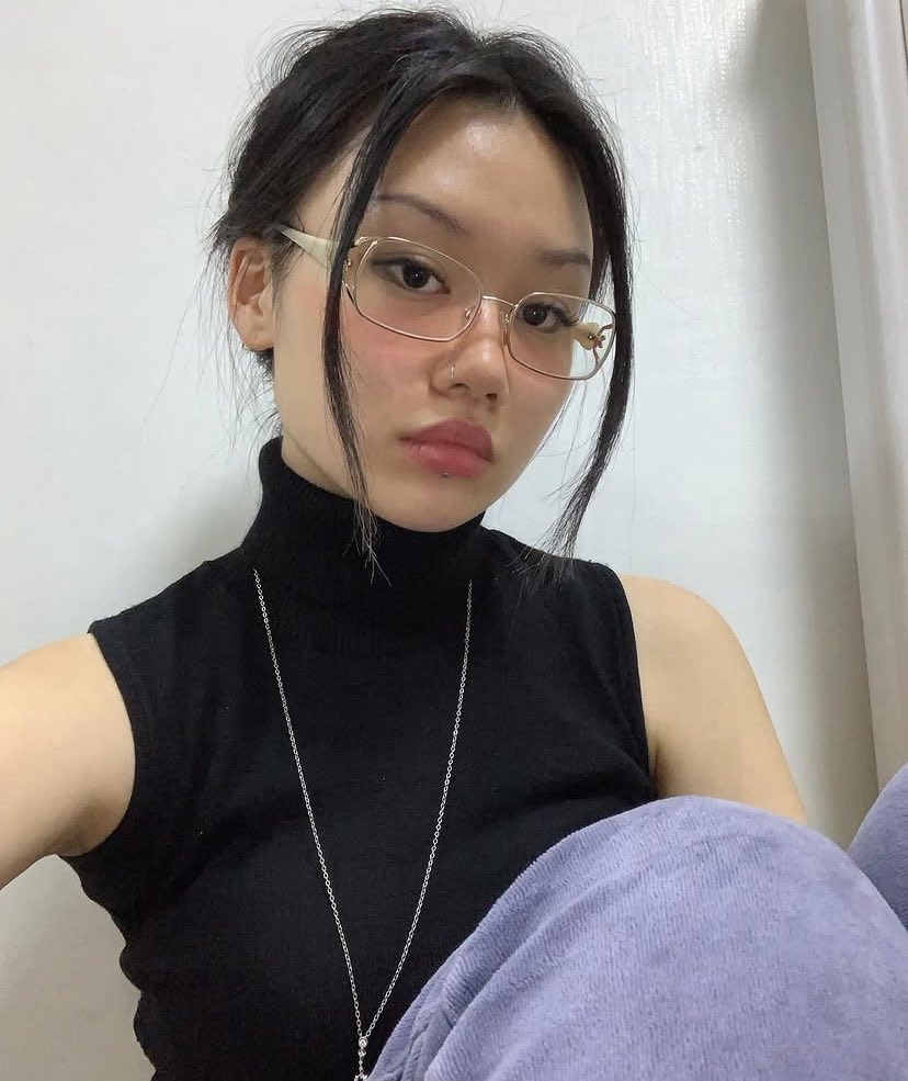 glitterjams's tweet photo. Reminder that this queen Rachel Kim (ig: 9imyen) is the one who does the web design updates, graphic designs &amp; prop design assets, vfx, and album visualizers for KiiiKiii’s comebacks! I love her style so much. https://t.co/rSfDonuT9x