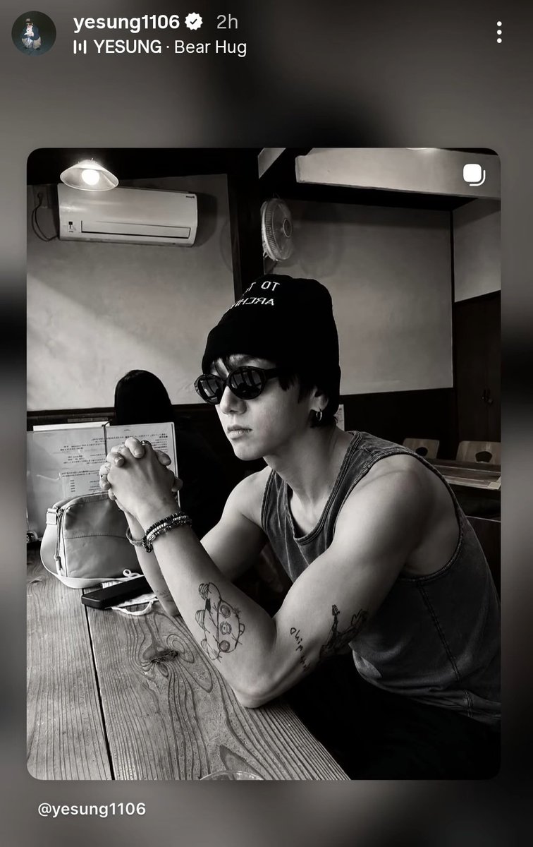 YesungHappiness's tweet photo. LO HACE A PROPÓSITO 🫠🫠
literal es la cuarta foto del post y justo sube esa jajaj 😭 nos tienes bien mal Yesung 🤤 https://t.co/vsctovAt4j