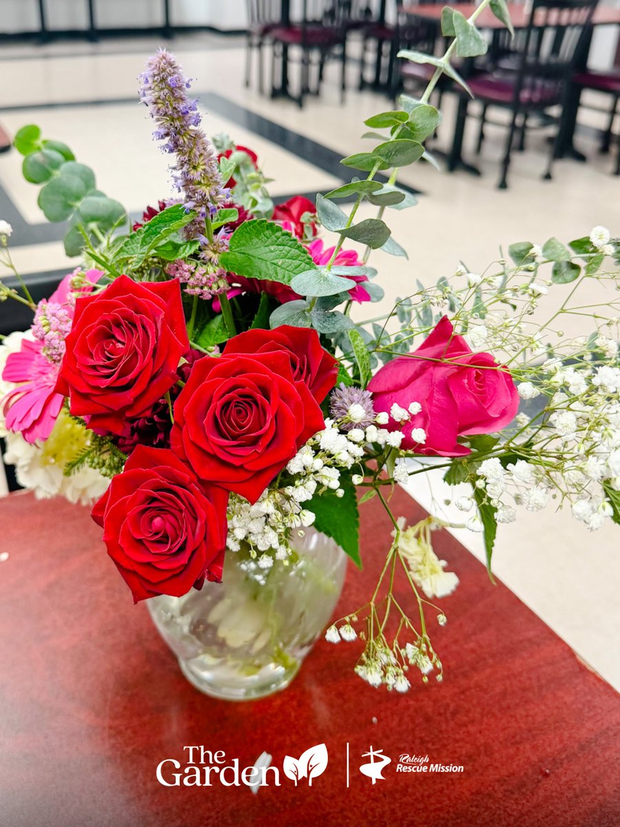rrmgarden's tweet photo. Our heartfelt thanks to The Flower Shuttle for sharing your time, talents, and beautiful floral arrangements with us! 

Volunteers make our community flourish! Learn about the variety of ways to volunteer:

Volunteer Fair at The Garden: August 15,  2-3:30
https://t.co/8KXUiTY4AW https://t.co/vcRiBrxwIx